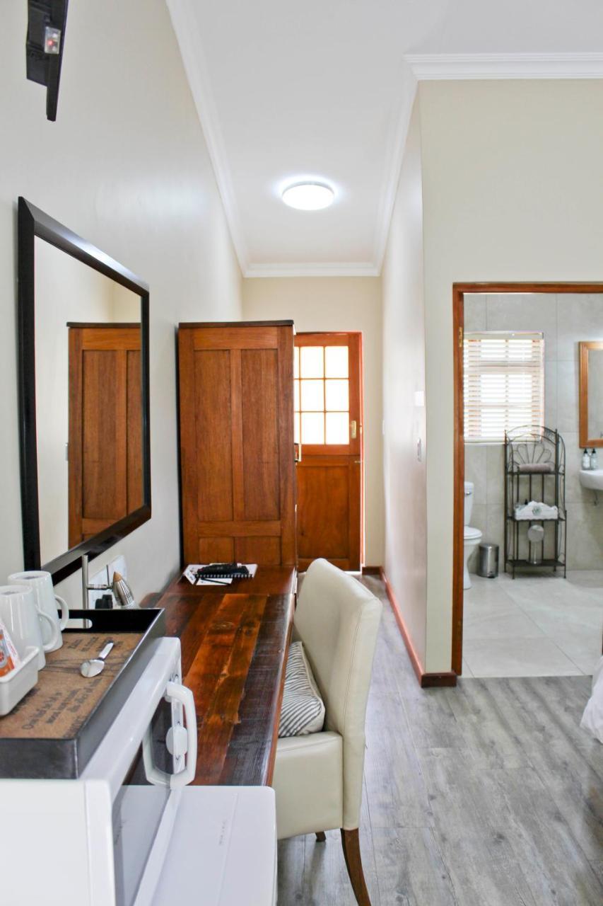 17 On Bird Guest House Beaufort West Exterior photo